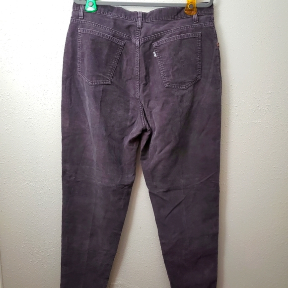 Vintage Levi's 922 Corduroy Purple Relaxed Fit Tapered Leg - Picture 2 of 5